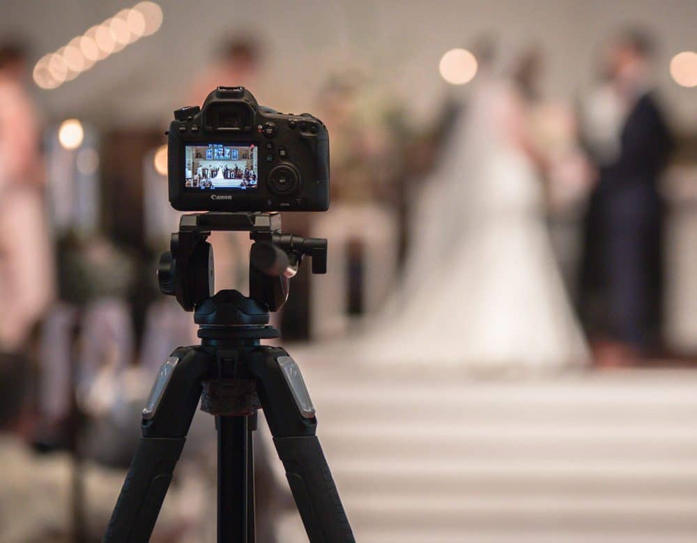 Svadobny fotograf a kameraman stoji to za to