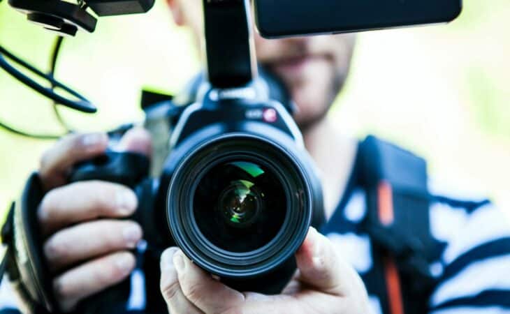 Svadobný fotograf a kameraman stojí to za to?