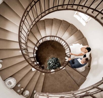 svadobná fotografia točené schody